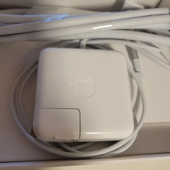 *** NEW*** 45W MagSafe Power Adapter - Picture 4 of 4